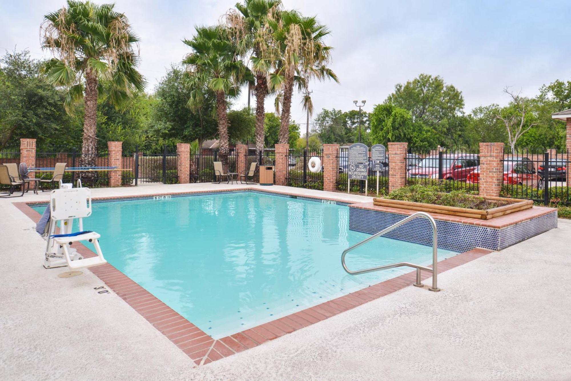 Holiday Inn Express & Suites San Antonio South Εξωτερικό φωτογραφία
