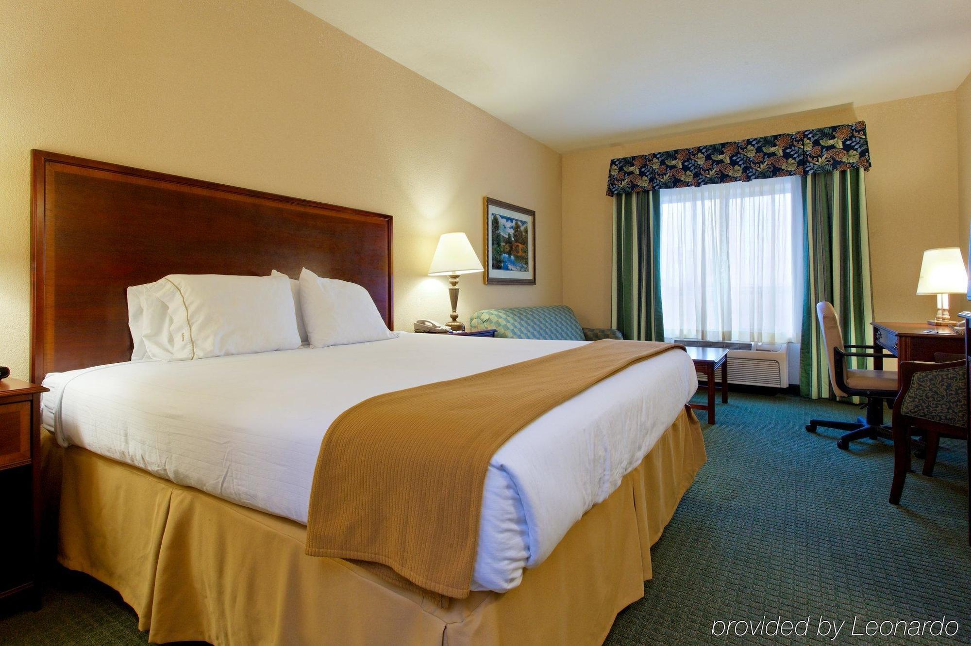 Holiday Inn Express & Suites San Antonio South Δωμάτιο φωτογραφία