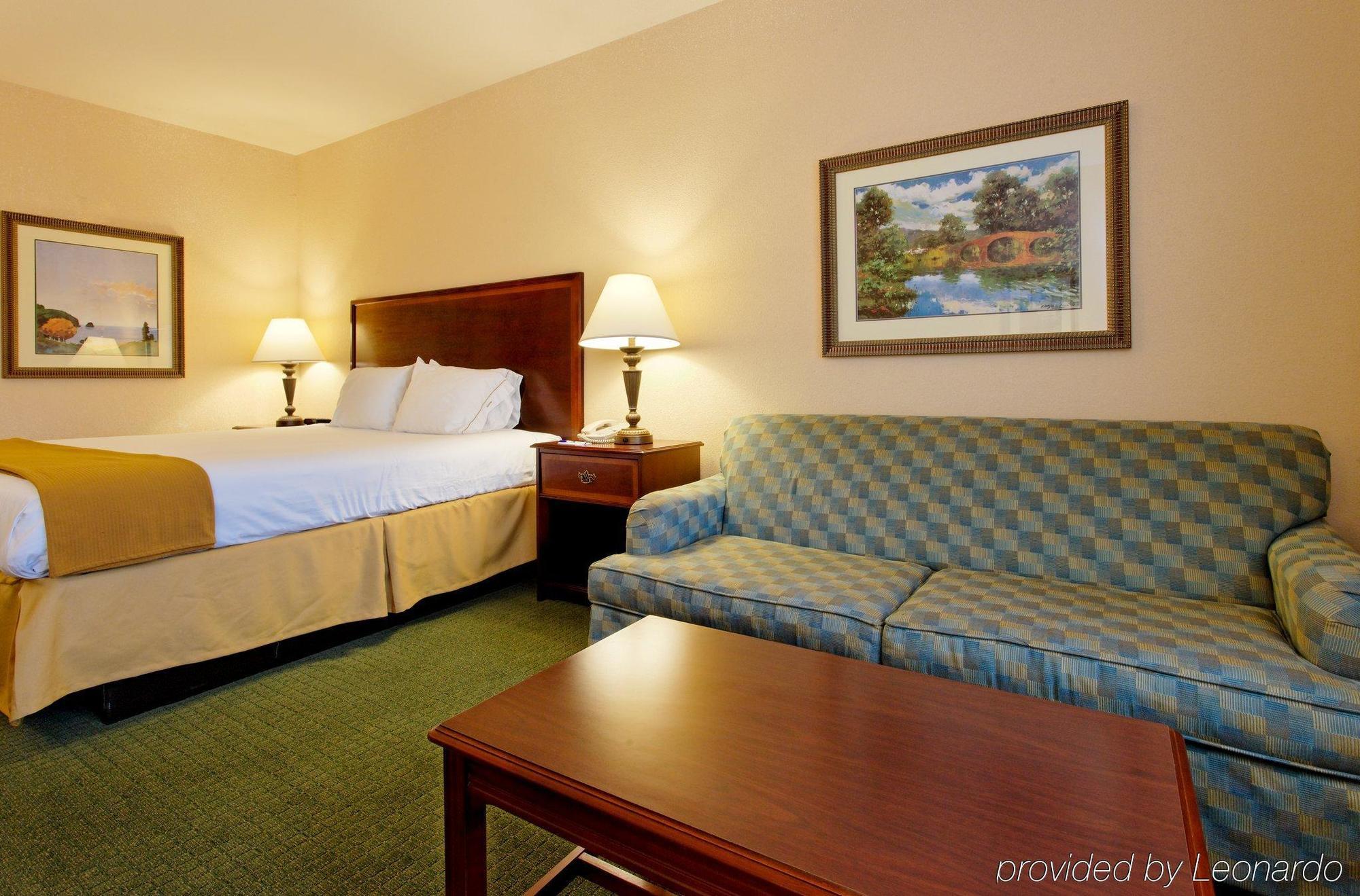 Holiday Inn Express & Suites San Antonio South Εξωτερικό φωτογραφία